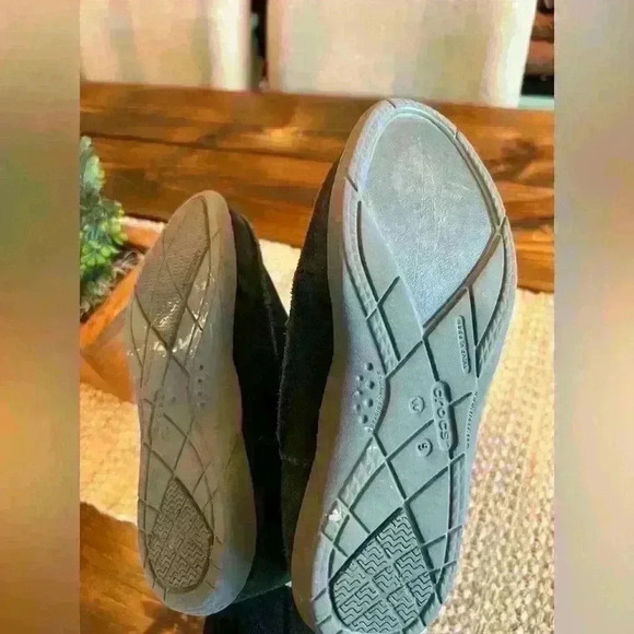 Crocs Adela suede boots size 5 women’s, winter cold wear, GUC - Picture 7 of 7